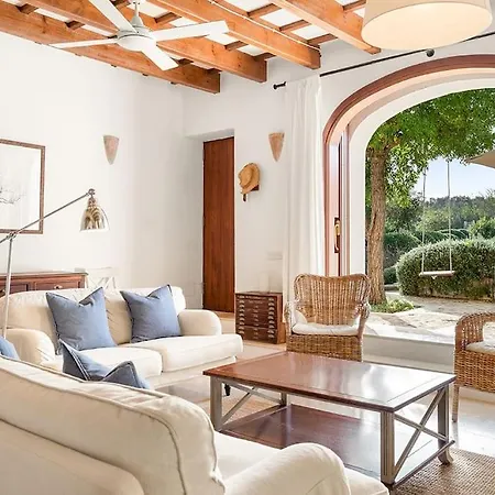 A Rural Retreat In Menorca Βίλα